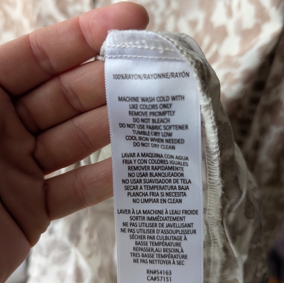 89.Nwt Calvin Klein Leopard Print Button-Up Blouse - Picture 4 of 5